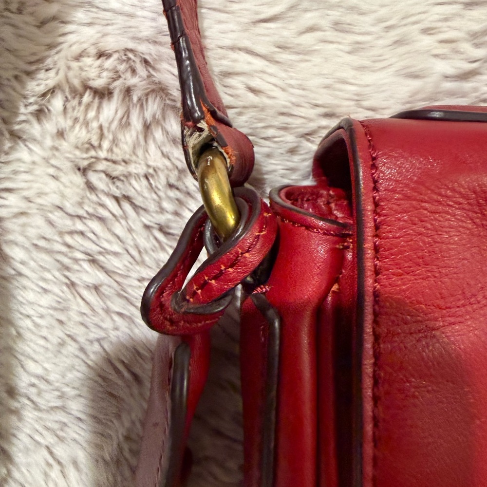 Cherry 🍒 red leather Fossil Memoir Novel flap crossbody handbag - Picture 9 of 15